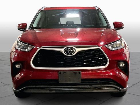 Used 2020 Toyota Highlander XLE image 4