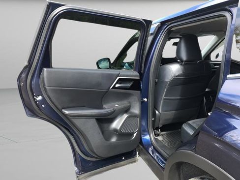 Used 2022 Mitsubishi Outlander SE image 12