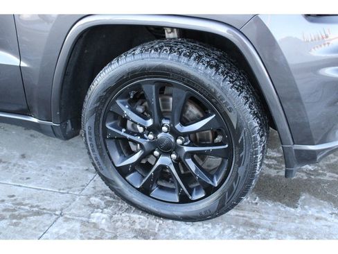 Used 2021 Jeep Grand Cherokee Laredo X image 40