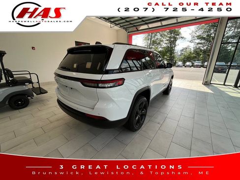 Used 2024 Jeep Grand Cherokee Altitude AWD/4WD image 6