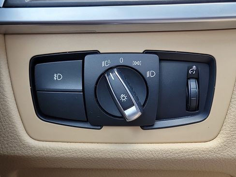 Used 2017 BMW 320i Sedan image 25