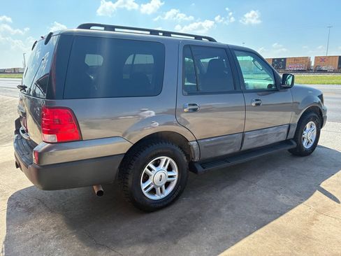 Used 2005 Ford Expedition XLT AWD/4WD image 18