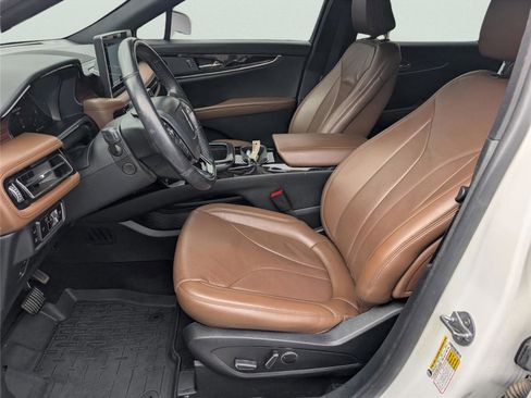 Used 2023 Lincoln Nautilus Reserve w/ Equipment Group 201A image 10