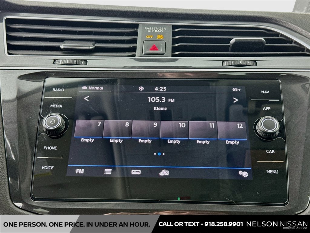 Used 2020 Volkswagen Tiguan SEL AWD/4WD image 14