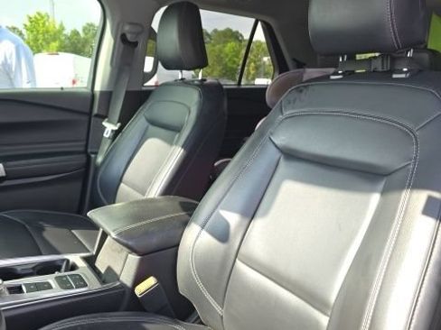 Certified 2021 Ford Explorer XLT w/ Equipment Group 202A RWD image 8
