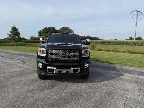 Used 2017 GMC Sierra 2500 Denali w/ Duramax Plus Package AWD/4WD image 3