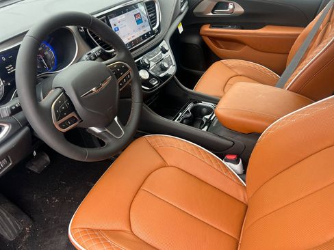 New 2026 Chrysler Pacifica Pinnacle FWD image 10