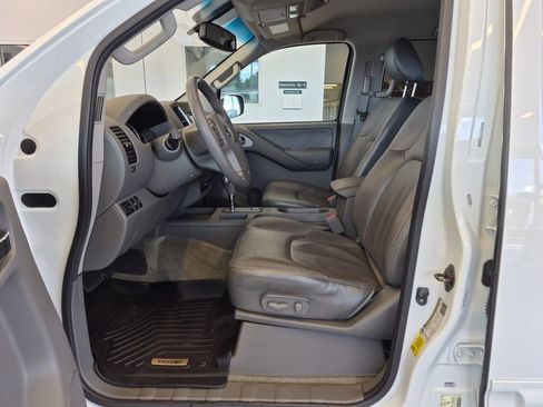 Used 2014 Nissan Frontier SL AWD/4WD image 14