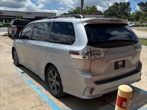 Used 2016 Toyota Sienna SE FWD image 6