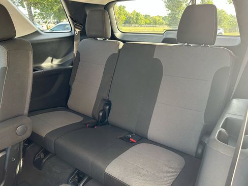 Used 2020 Chevrolet Traverse LT image 27