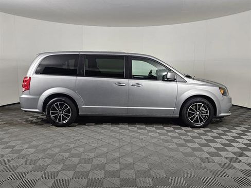 Used 2019 Dodge Grand Caravan GT image 2