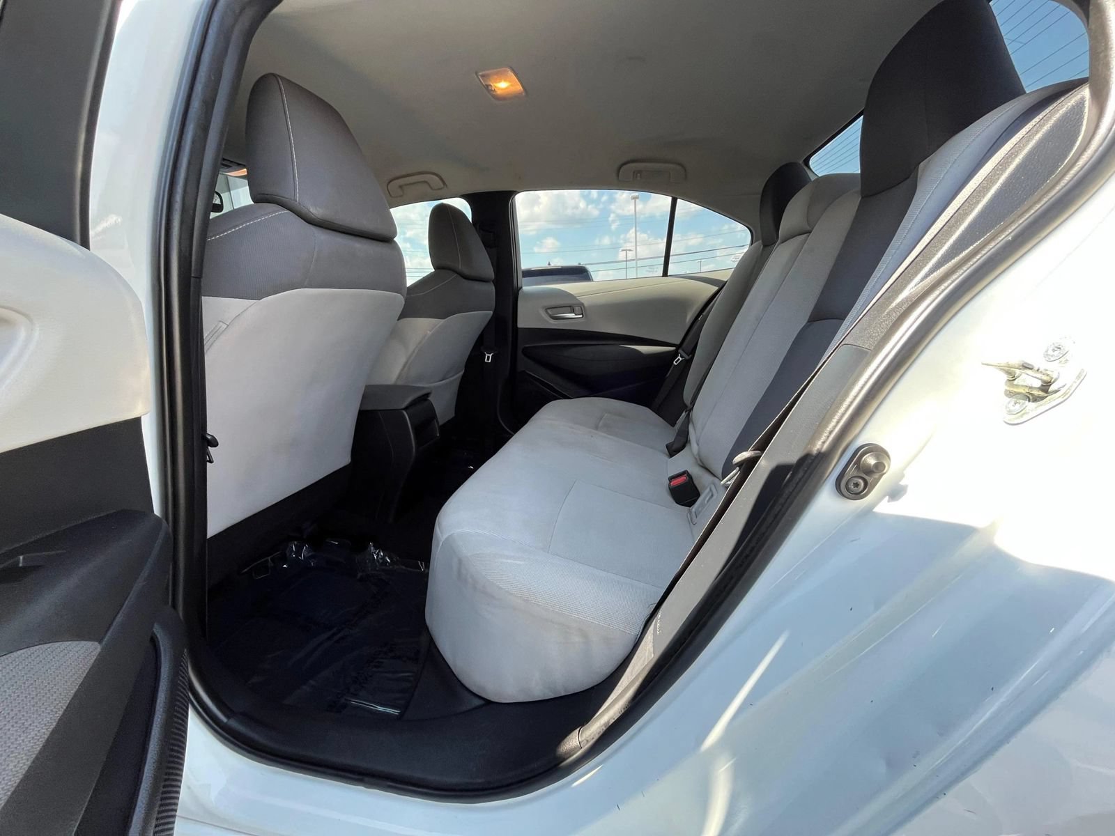 Used 2021 Toyota Corolla LE FWD image 34