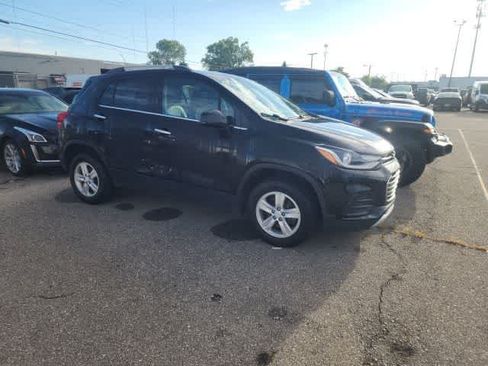 Used 2019 Chevrolet Trax LT w/ LT Convenience Package AWD/4WD image 5