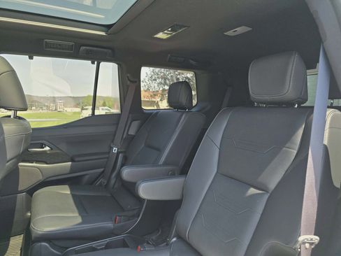 Used 2024 Lexus GX 550 w/ Accessory Package (2T) AWD/4WD image 13