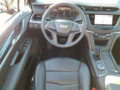 Used 2025 Cadillac XT5 Premium Luxury image 11