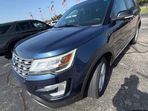 Used 2017 Ford Explorer XLT AWD/4WD image 12