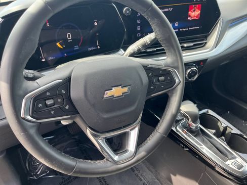 Used 2025 Chevrolet Trax LT w/ LT Convenience Package FWD image 29
