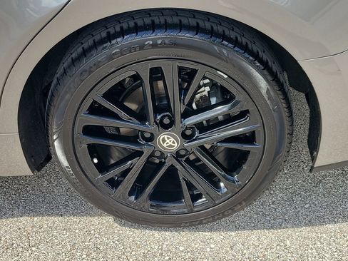 Used 2025 Toyota Camry SE FWD image 5