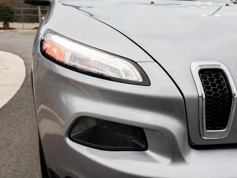 Used 2015 Jeep Cherokee Limited w/ Luxury Group image 18