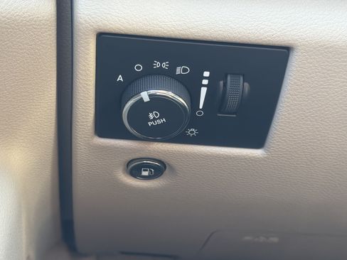 Used 2015 Jeep Grand Cherokee Limited RWD image 28