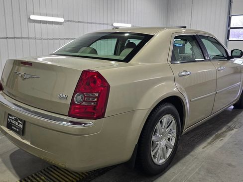 Used 2009 Chrysler 300 Limited image 5