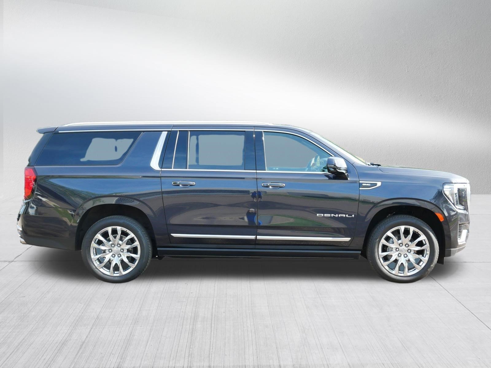 Used 2024 GMC Yukon XL Denali AWD/4WD image 8