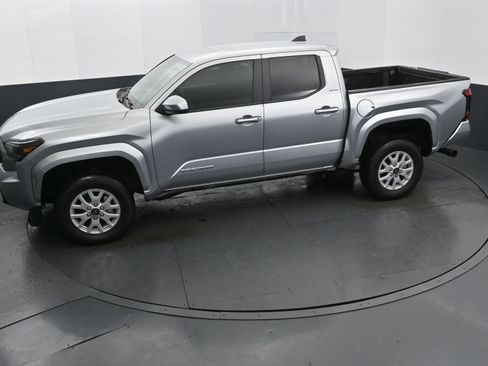 Used 2024 Toyota Tacoma SR5 w/ SR5 Upgrade Package image 27