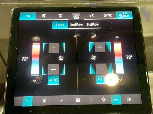 Used 2025 Cadillac Escalade IQ Sport 1 w/ LPO, ONYX Package AWD/4WD image 15
