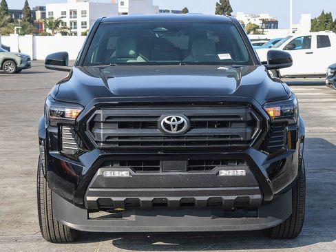 Used 2025 Toyota Tacoma SR5 AWD/4WD image 2