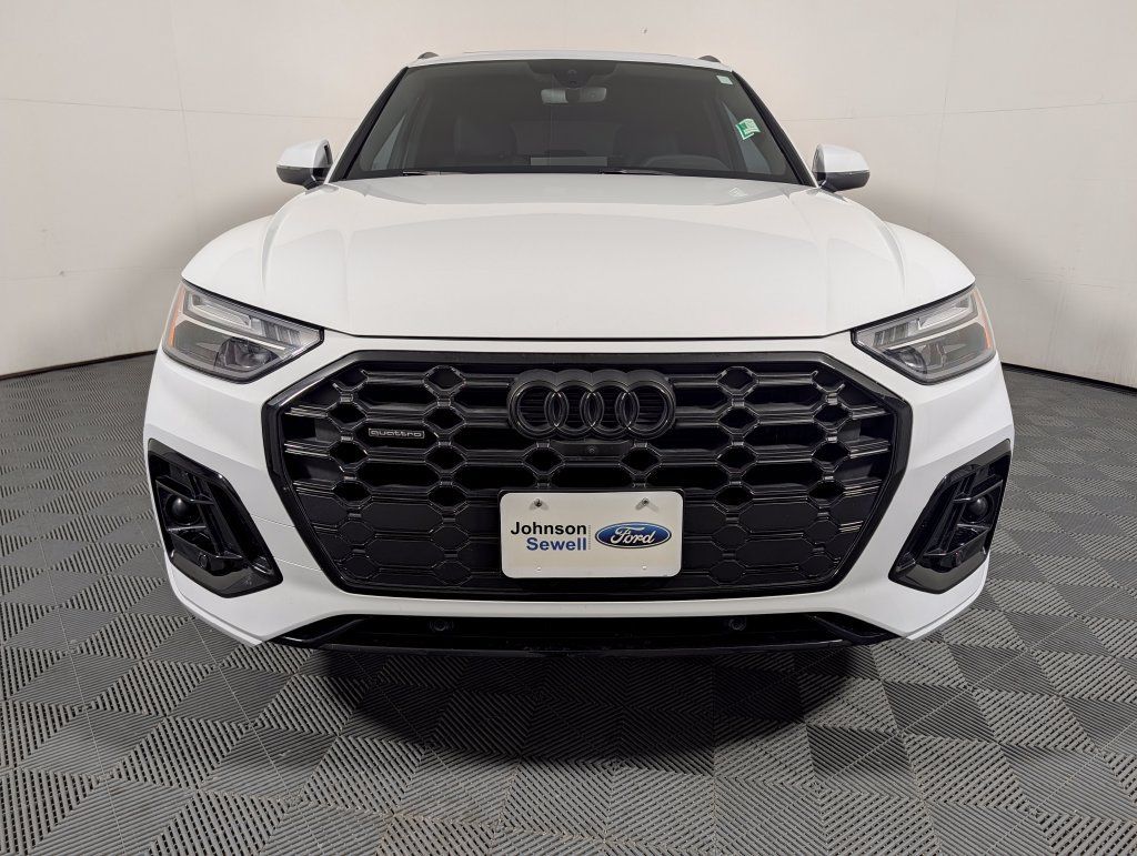 Used 2024 Audi Q5 2.0T Premium Plus w/ Premium Plus Package AWD/4WD image 3