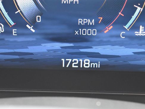 Used 2025 Chevrolet Traverse Z71 w/ Driver Confidence Package AWD/4WD image 35