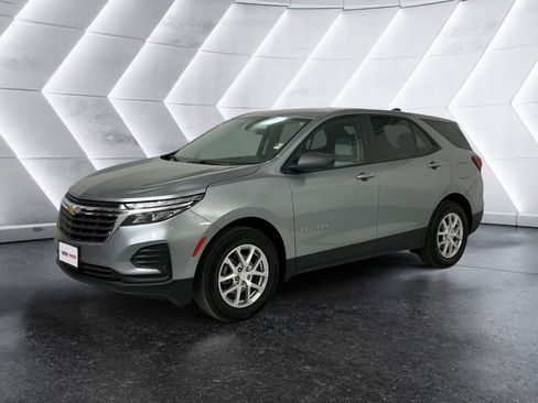 Used 2024 Chevrolet Equinox LS w/ LS Convenience Package FWD image 3