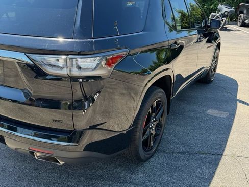 Used 2020 Chevrolet Traverse Premier w/ Redline Edition AWD/4WD image 2