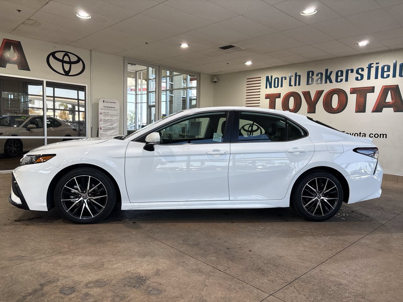 Certified 2024 Toyota Camry SE w/ Cold Weather Package FWD image 7