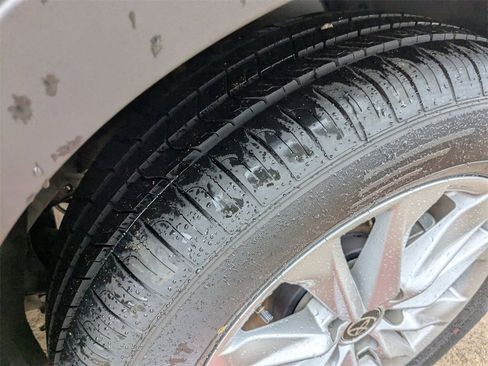 Used 2025 Toyota Corolla Cross LE image 29