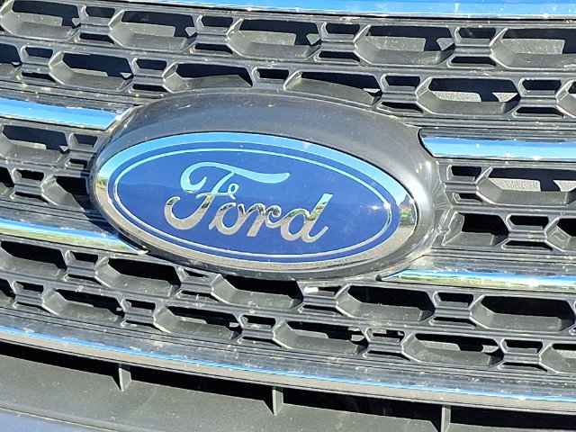 Used 2022 Ford Explorer XLT w/ Equipment Group 202A AWD/4WD image 4