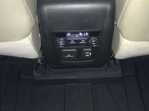 Used 2020 Buick Enclave Essence w/ Sound and Sites Package AWD/4WD image 16