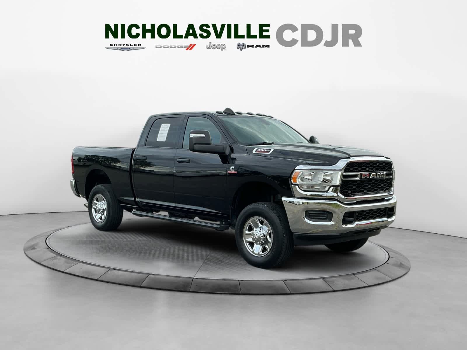 Used 2024 RAM 3500 Tradesman w/ Chrome Appearance Group AWD/4WD image 7