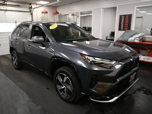 Used 2023 Toyota RAV4 SE w/ Weather & Moonroof Package AWD/4WD image 2
