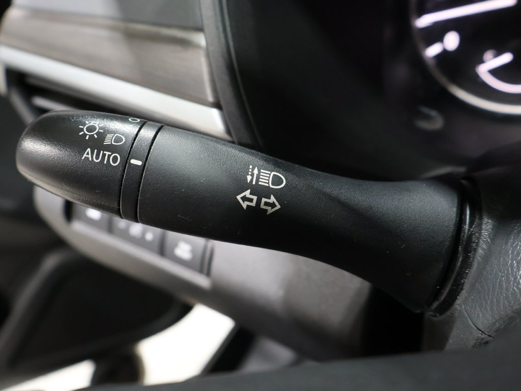 Used 2025 Nissan Altima 2.5 SV FWD image 38
