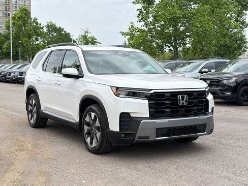 New 2026 Honda Pilot Touring image 7