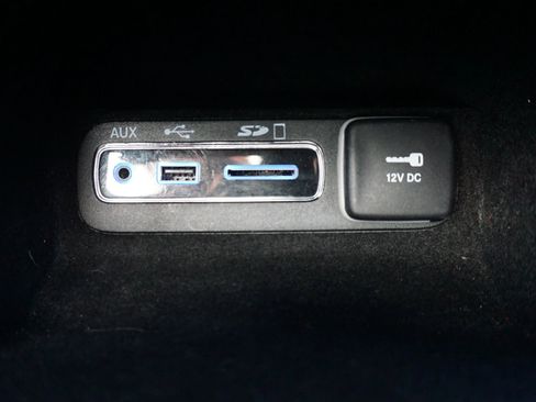 Used 2017 Jeep Grand Cherokee Altitude image 25