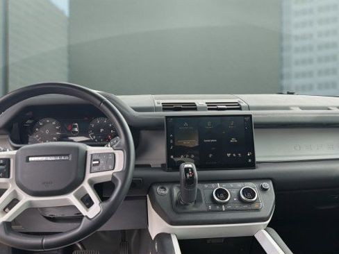 Used 2025 Land Rover Defender 110 S image 20
