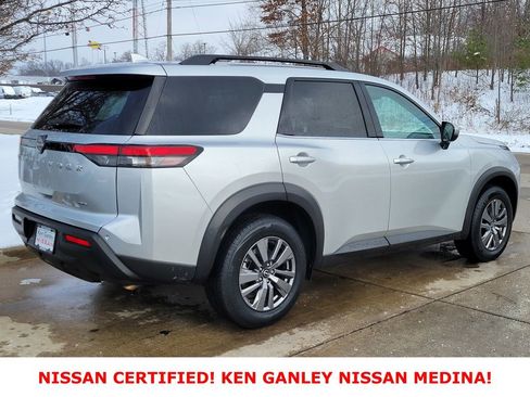 Certified 2025 Nissan Pathfinder SV image 3