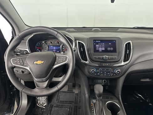 Used 2022 Chevrolet Equinox LT image 3