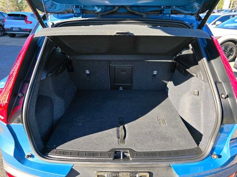 Used 2023 Volvo XC40 Recharge Ultimate image 17