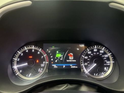 Used 2023 Toyota Highlander XLE AWD/4WD image 12