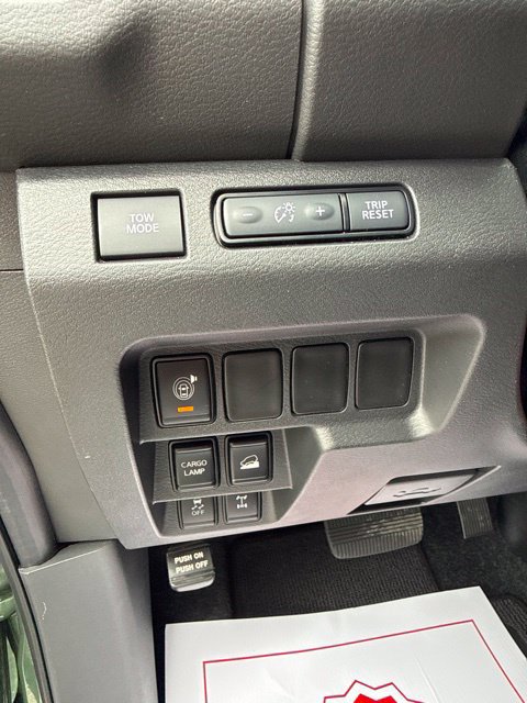 Used 2025 Nissan Frontier PRO-4X AWD/4WD image 17