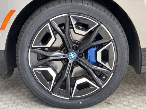 Used 2024 BMW iX xDrive50 w/ Premium Package AWD/4WD image 13