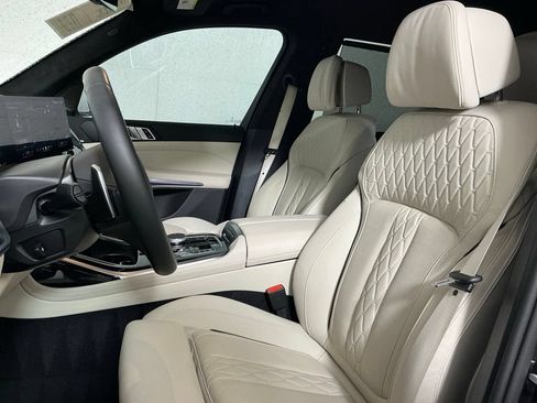 Certified 2026 BMW X7 xDrive40i w/ M Sport Package AWD/4WD image 22